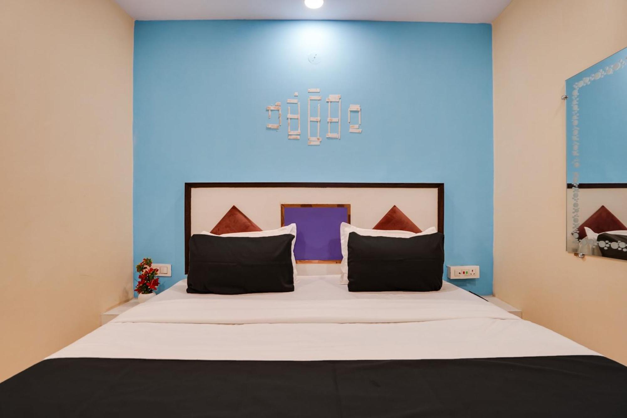 Super Hotel O Hotel Gold Star Нью-Дели Экстерьер фото